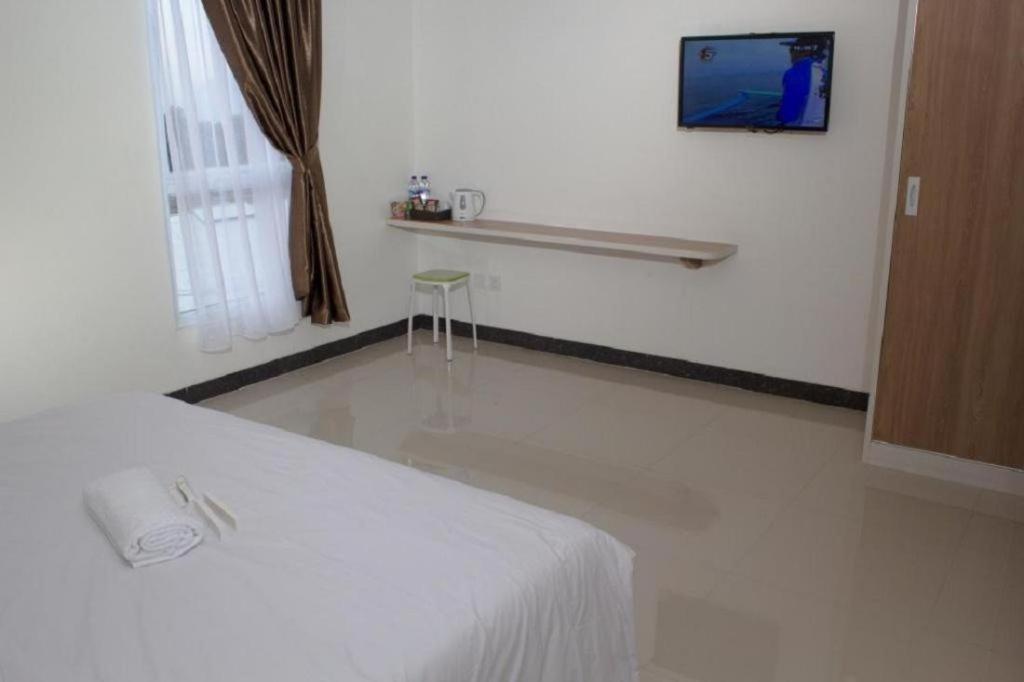 Hotel Royal Manado Esterno foto