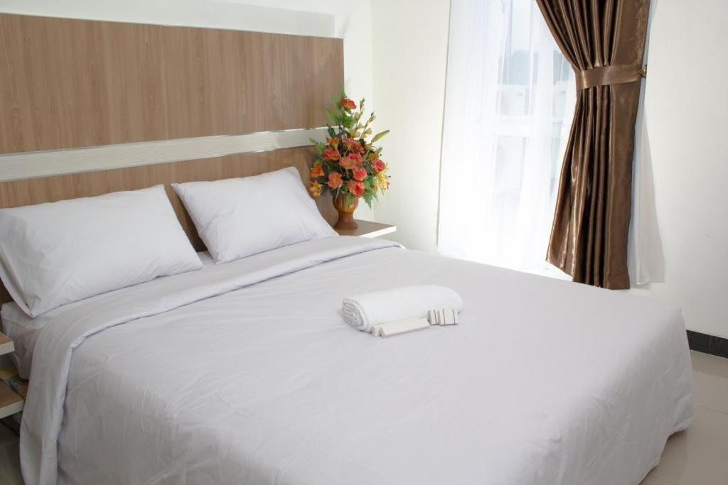 Hotel Royal Manado Esterno foto