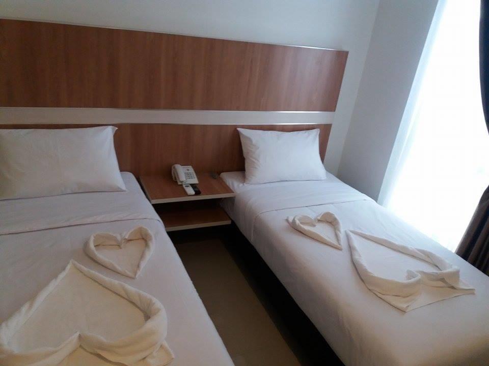Hotel Royal Manado Esterno foto