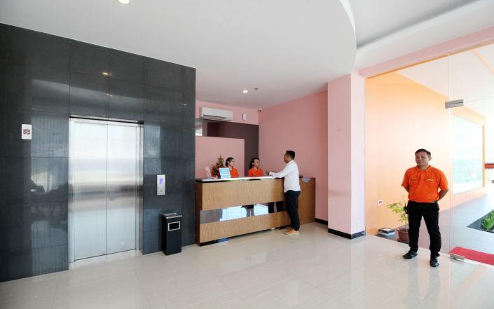 Hotel Royal Manado Esterno foto