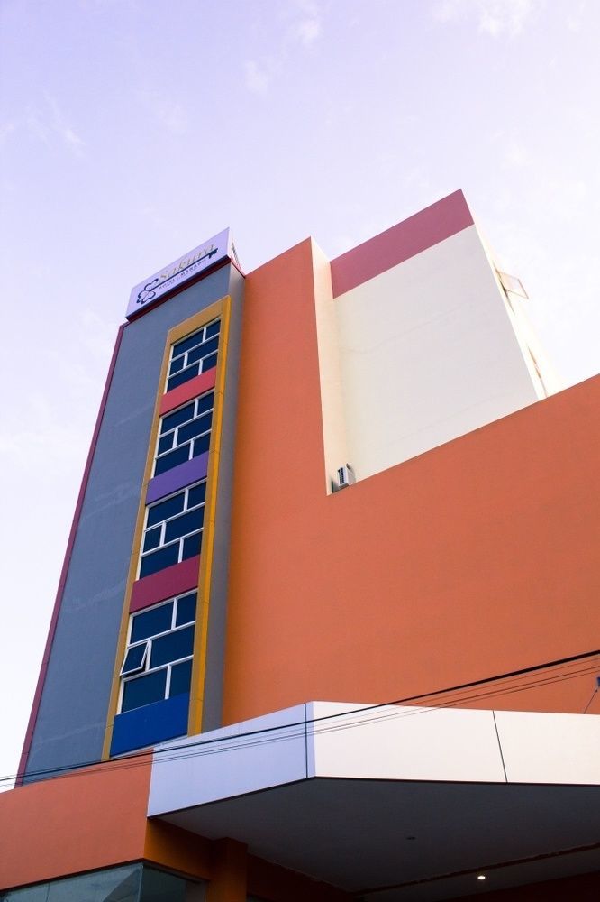 Hotel Royal Manado Esterno foto