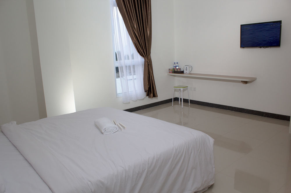 Hotel Royal Manado Esterno foto