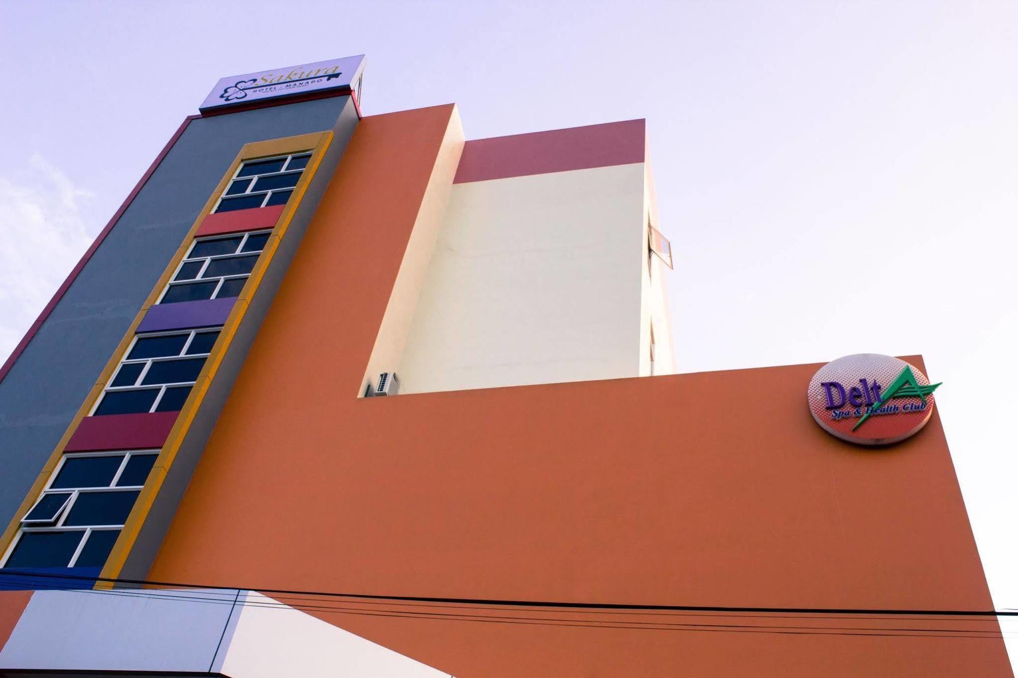Hotel Royal Manado Esterno foto