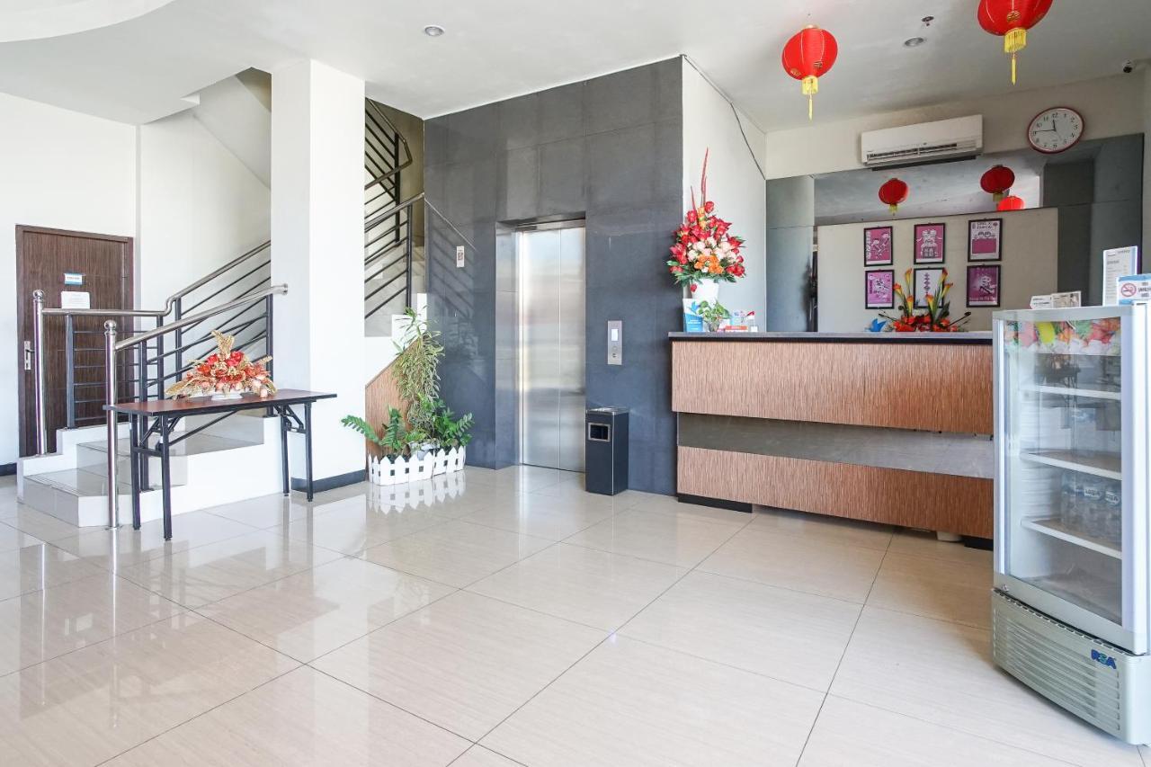 Hotel Royal Manado Esterno foto