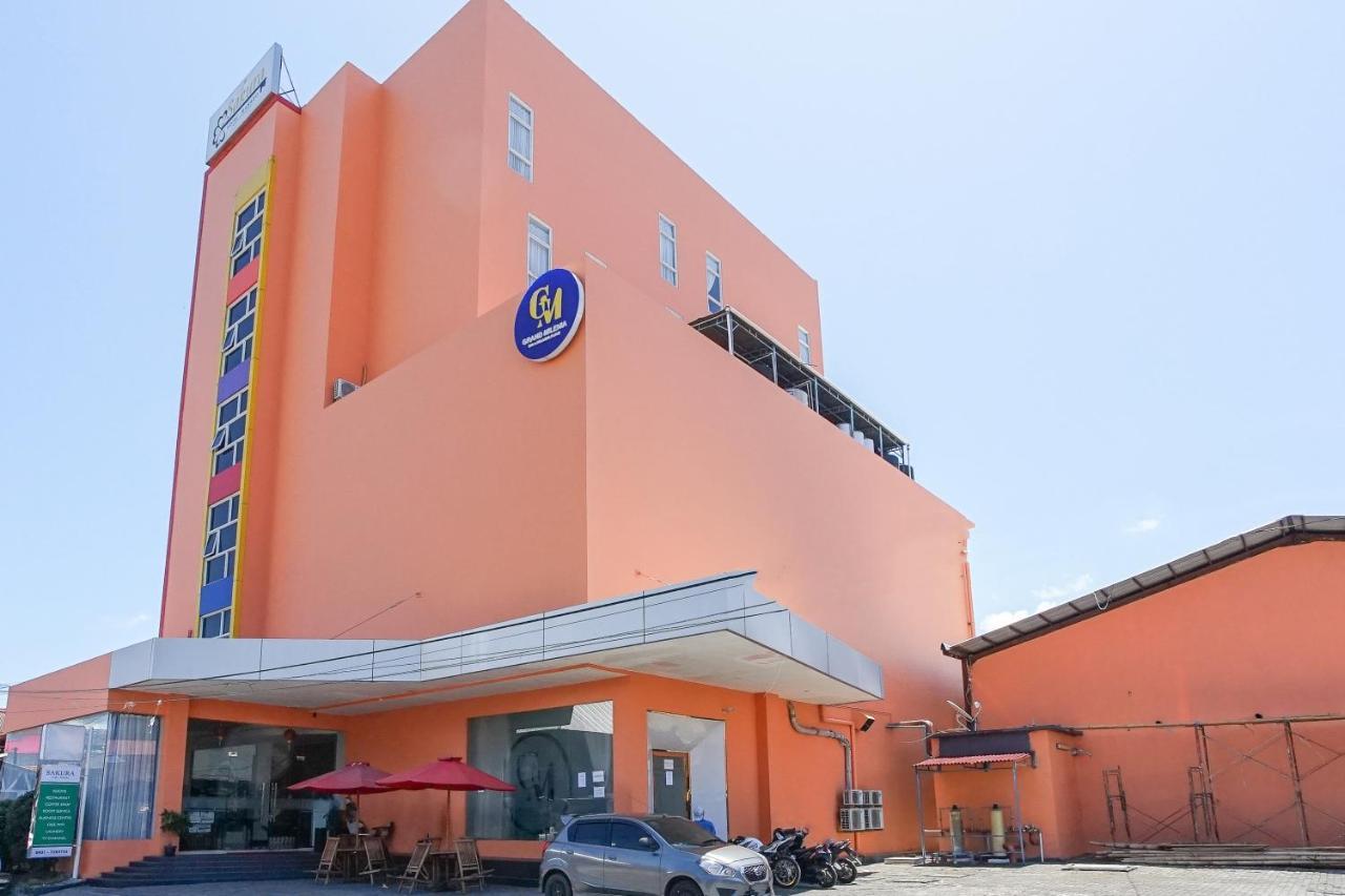 Hotel Royal Manado Esterno foto