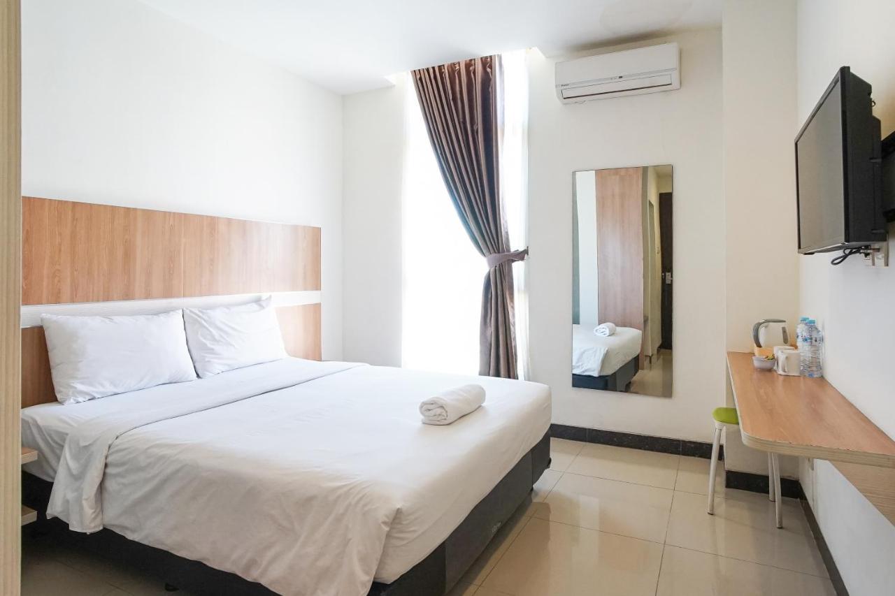 Hotel Royal Manado Esterno foto
