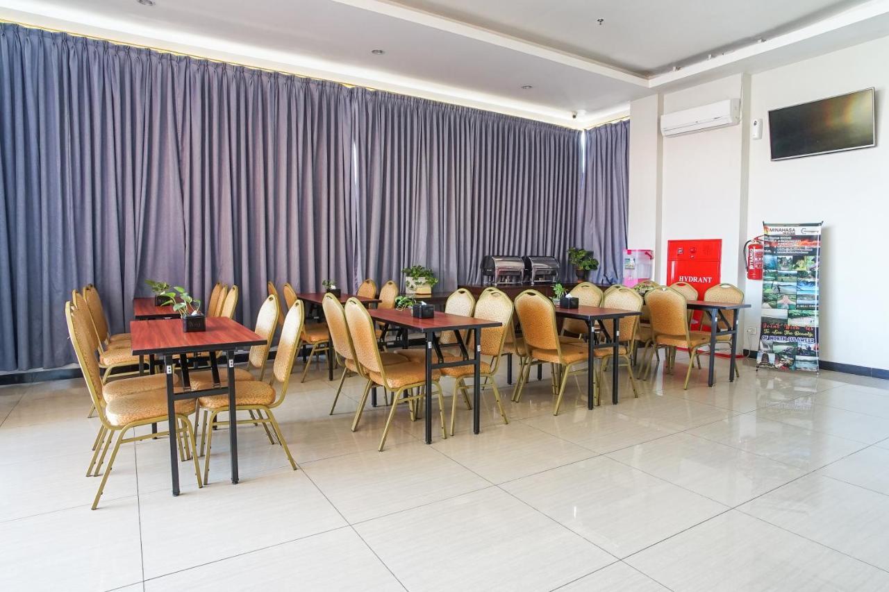 Hotel Royal Manado Esterno foto