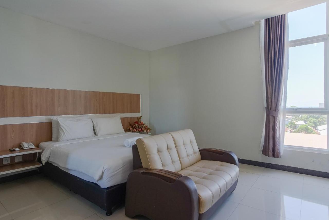 Hotel Royal Manado Esterno foto