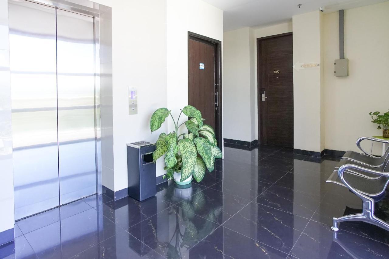 Hotel Royal Manado Esterno foto