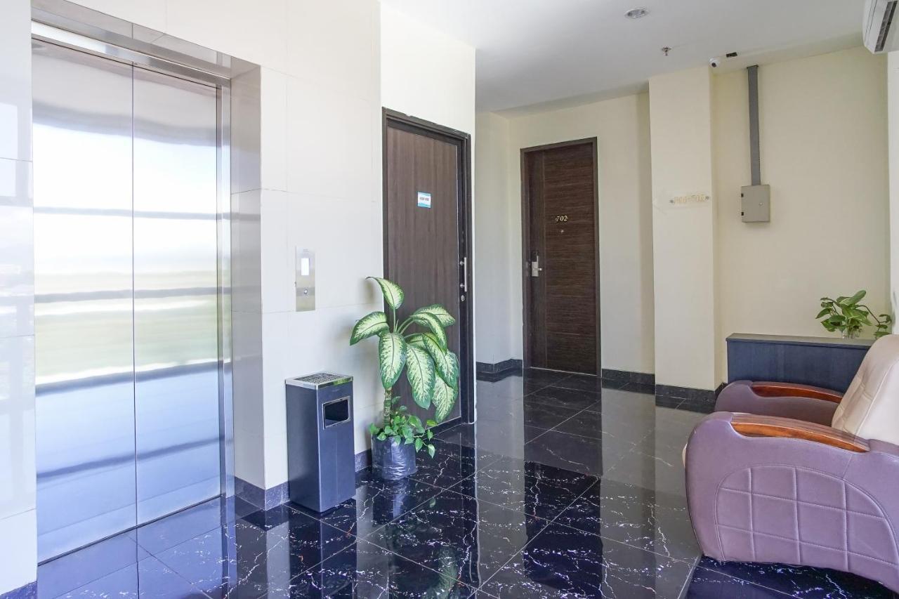 Hotel Royal Manado Esterno foto